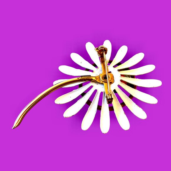 Vintage 1960s Enameled Metal Flower Daisy Brooch with Cartoon Face as is - Picture 5 of 11